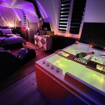 Caen, Tu M'Aimes - Suite Romantique Exterior foto
