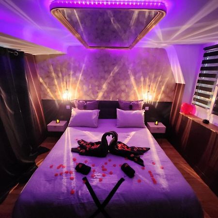 Caen, Tu M'Aimes - Suite Romantique Exterior foto